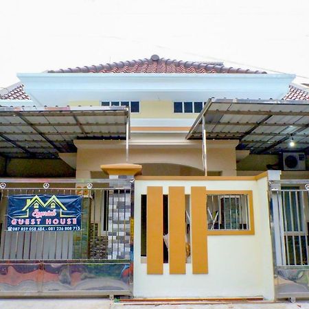 Oyo 314 Emas 23 Guest House Syariah Malang Esterno foto