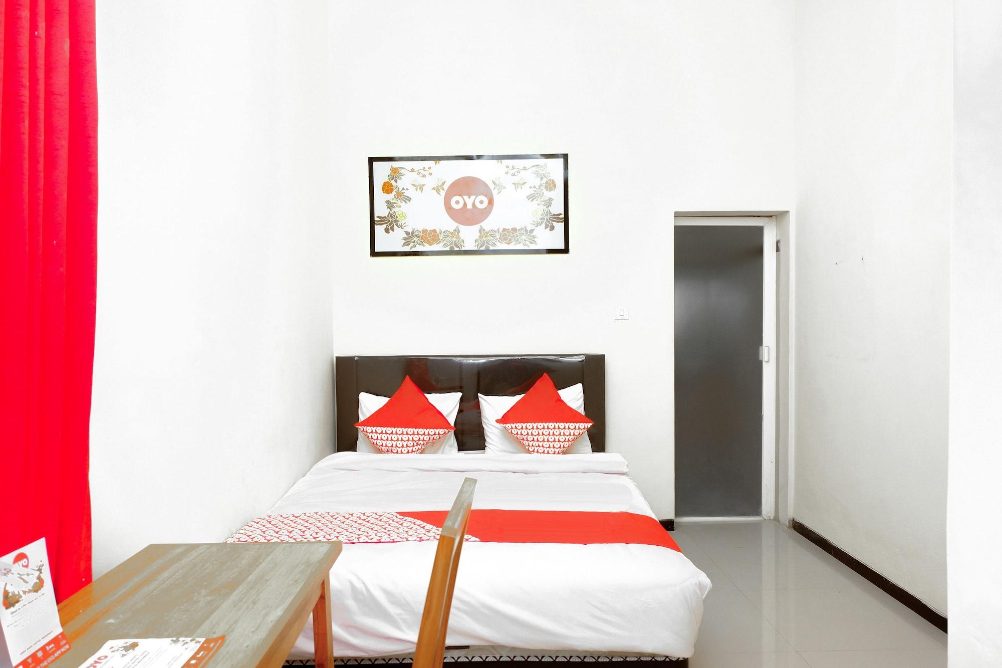 Oyo 314 Emas 23 Guest House Syariah Malang Esterno foto