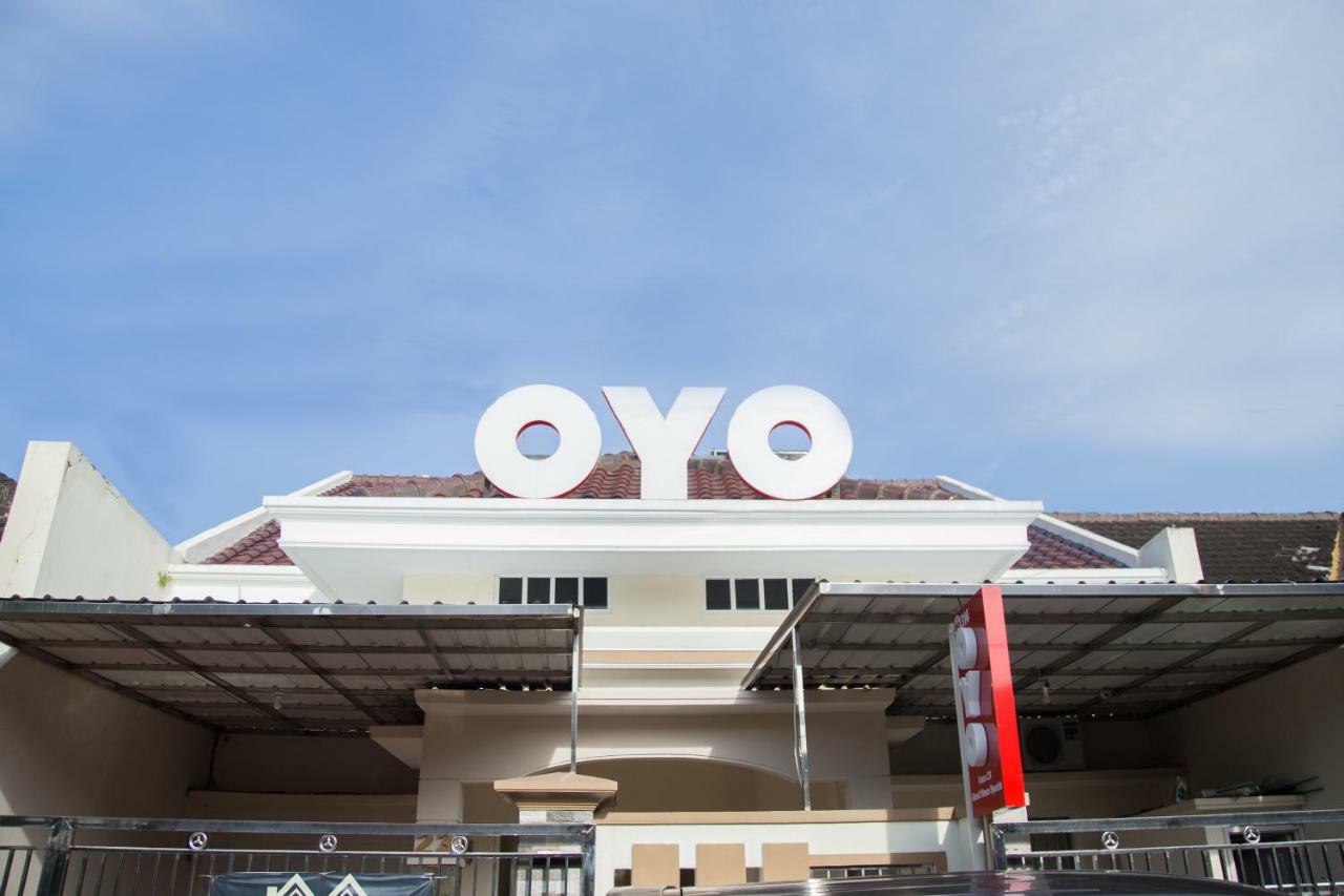 Oyo 314 Emas 23 Guest House Syariah Malang Esterno foto