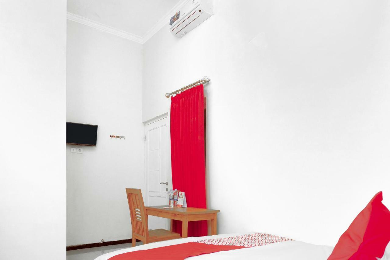 Oyo 314 Emas 23 Guest House Syariah Malang Esterno foto
